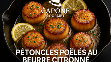 Pétoncles poêlés au beurre citronné présentés dans une poêle en fonte, avec logo Capone Gourmet – Recette premium.